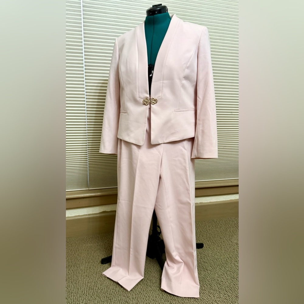 Women's Pink Pants Suit